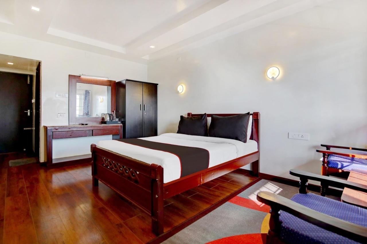 Collection O 75908 Garg Trade Centre Sector 11 Hotel