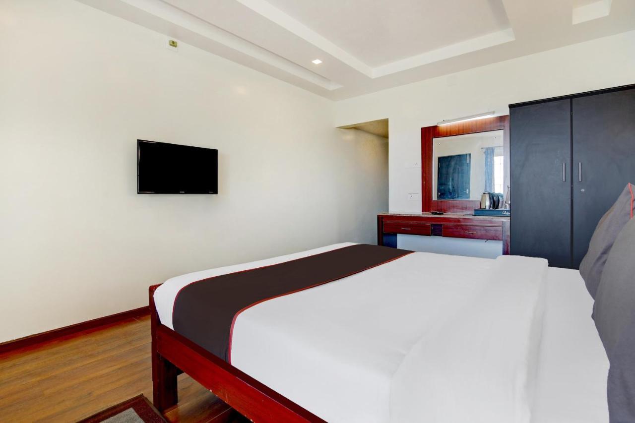 Hotel Collection O 75908 Garg Trade Centre Sector 11 3*