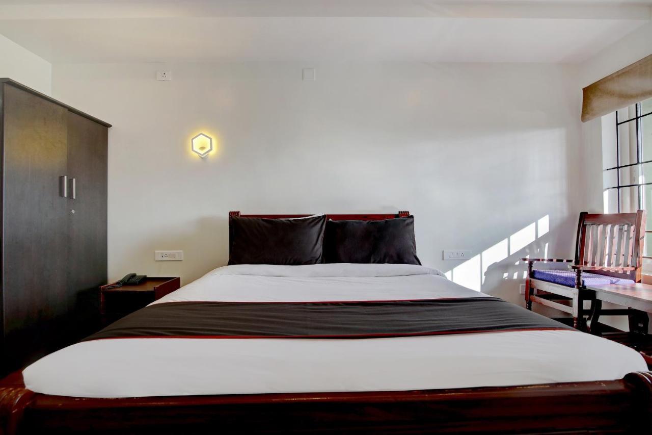 Hotel Collection O 75908 Garg Trade Centre Sector 11 New Delhi